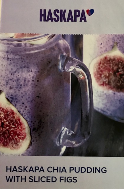 Haskapa chia pudding with sliced figs